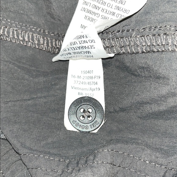 REI Co-Op Relaxed Men's Black Cargo Shorts Size 30 - Picture 7 of 10